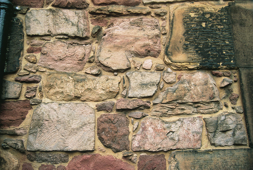 Detail of a building in Thistle Court, Edinburgh, built around 1768 and one of the oldest buildings in the Edinburgh New Town. The stone is a mixture of locally derived material, with pale yellow-buff and pink sandstones and darker reddish-purple igneous rocks. BGS © UKRI.